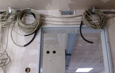 Karl-Immanuel-Kuepper-Stiftung Fortgang der Revitalisierung Innenansicht Verlegte Kabel