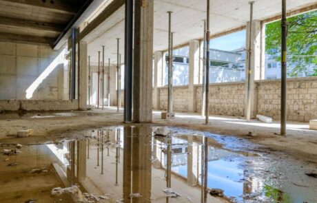 Karl-Immanuel-Kuepper-Stiftung Fortgang der Revitalisierung Innenansicht Rohbau mit Deckenstützen