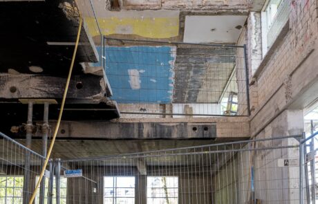 Karl-Immanuel-Kuepper-Stiftung Fortgang der Revitalisierung entkernter Innenraum mit offener Decke